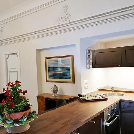 Apartment Domus Almapetra Ai Fori Imperiali