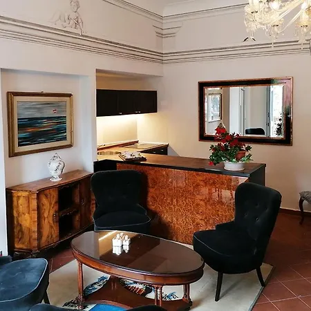 Apartment Domus Almapetra Ai Fori Imperiali *