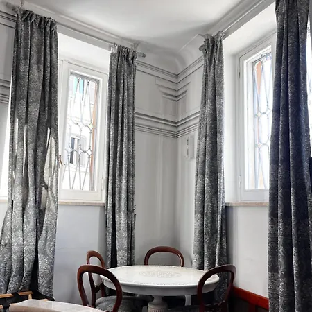 Domus Almapetra Ai Fori Imperiali *