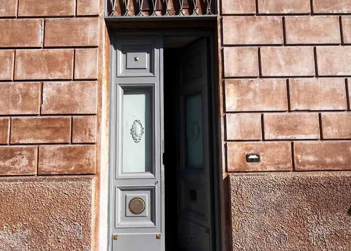 Domus Almapetra Ai Fori Imperiali Řím