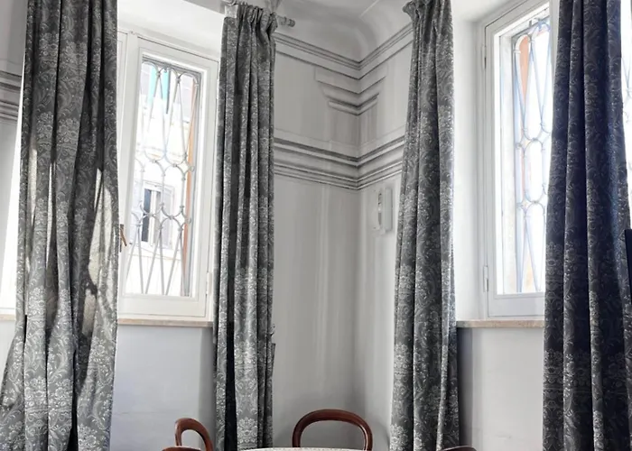 Domus Almapetra Ai Fori Imperiali *