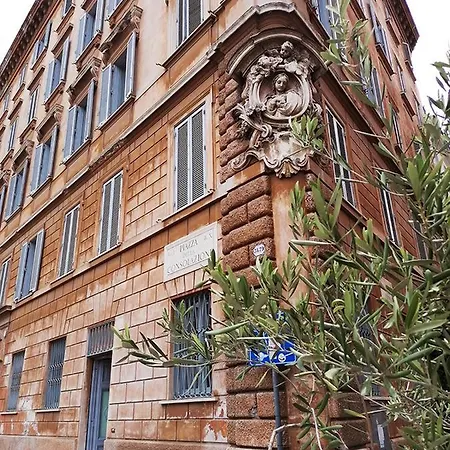 Domus Almapetra Ai Fori Imperiali *